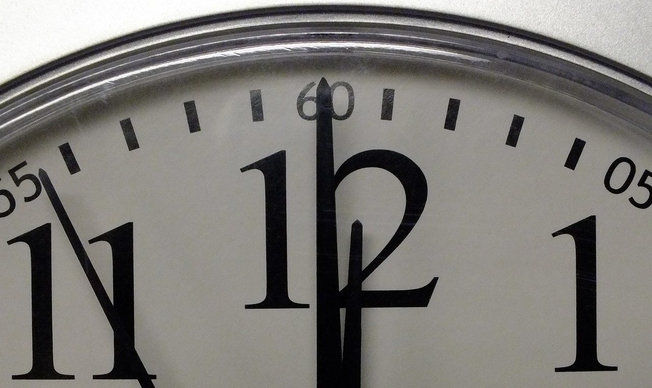 En klocka som snart slår över till 12.00